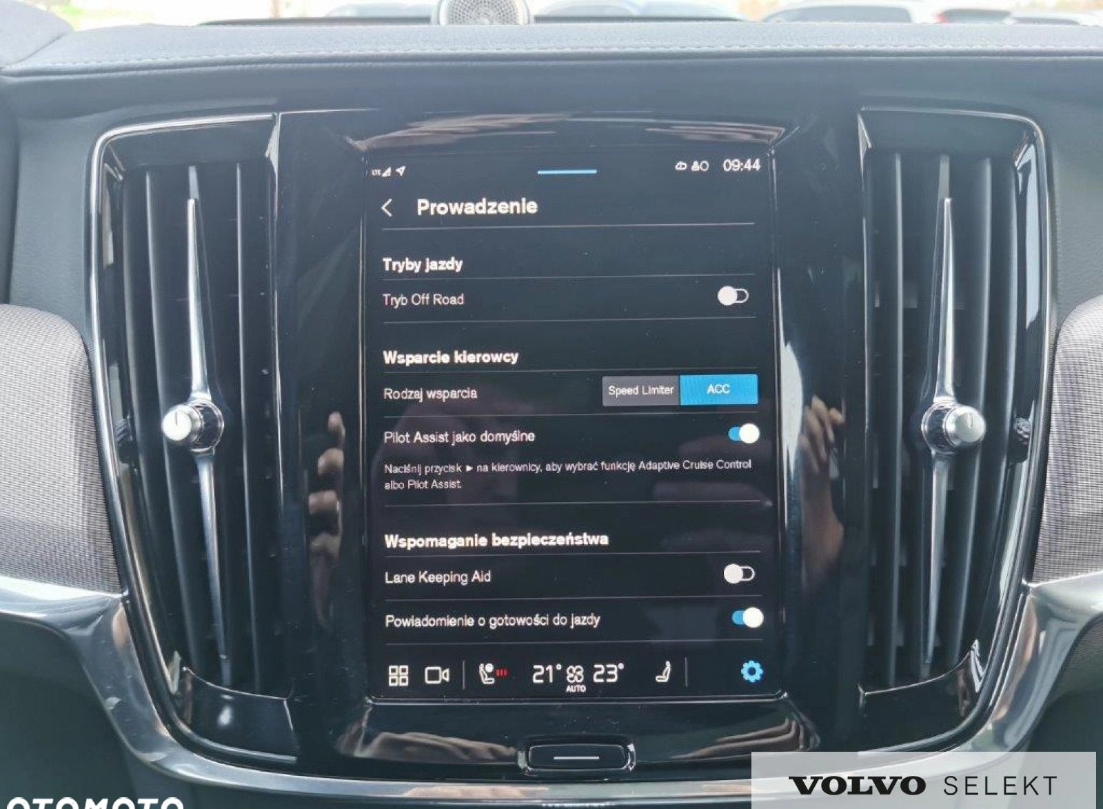 Volvo V90 Cross Country cena 299900 przebieg: 15969, rok produkcji 2023 z Warszawa małe 781